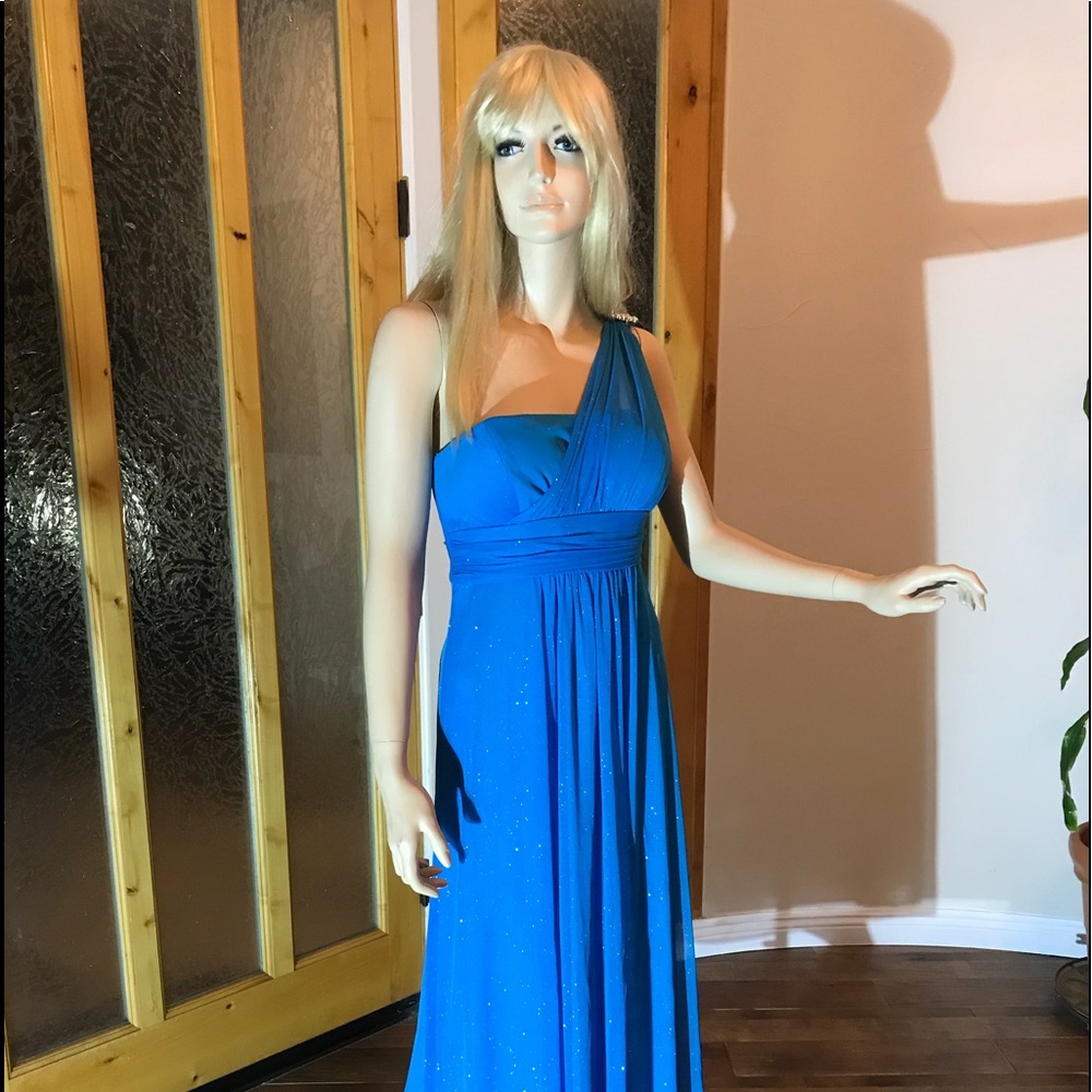 Women’s Size 6 Sparkling Blue Gown.